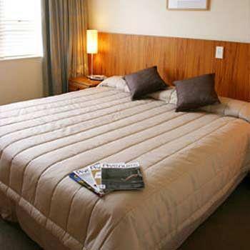 The Poplars Apartment Hotel كريستتشيرش المظهر الخارجي الصورة