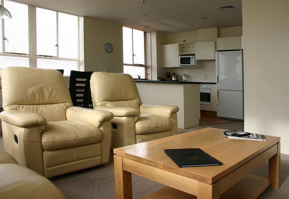 The Poplars Apartment Hotel كريستتشيرش المظهر الخارجي الصورة